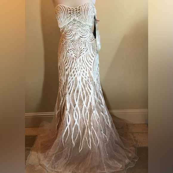 Terani Couture 1611GL0473 Evening Beaded Ivory Nude Formal Gown - Picture 6 of 9